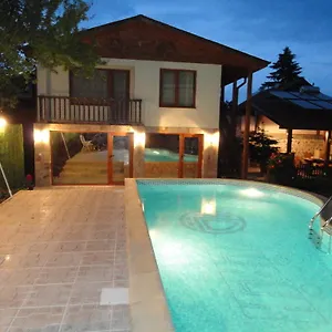 https://villa-lirik.hotels-bansko.info